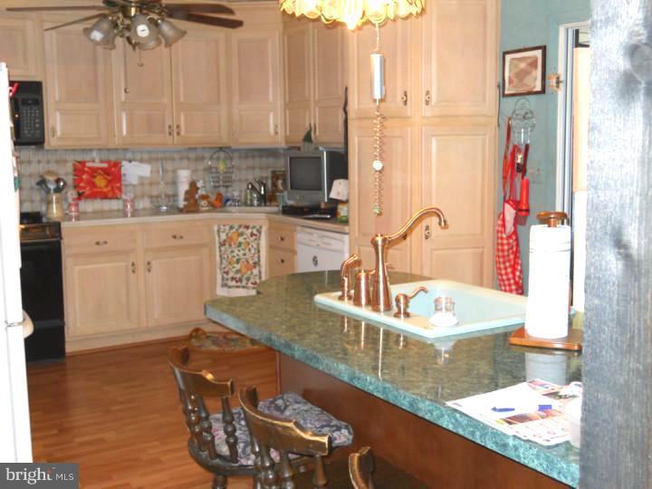 26 Pump Branch Road Berlin, NJ 08009 - Photo 8 of 19 Kitchen