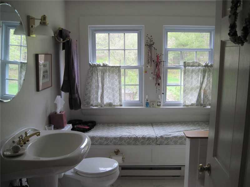 247 Hooper Ledge Road South Paris, ME 04281 - Photo 12 of 17 Bathroom.