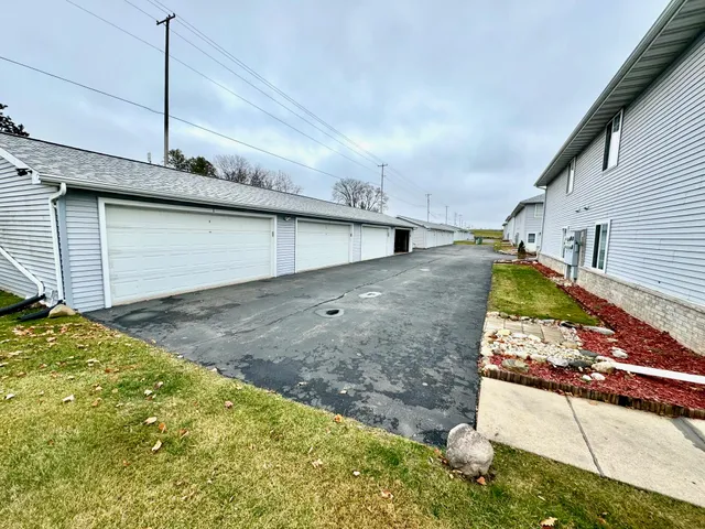 $224,900 | 907 Fox Creek Drive, Unit 2, Watertown, WI 53098