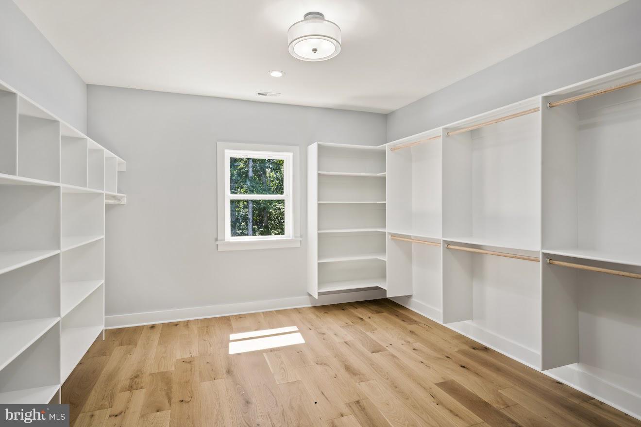 5700 Colchester Road Fairfax, VA 22030 - Photo 41 of 77 Her Closet