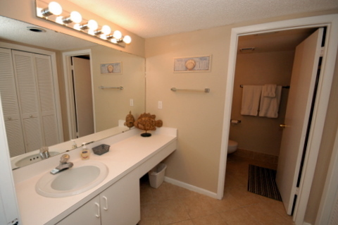 643 Summer Place, Unit 643 Ponte Vedra Beach, FL 32082 - Photo 8 of 15 a bathroom with a sink and mirror