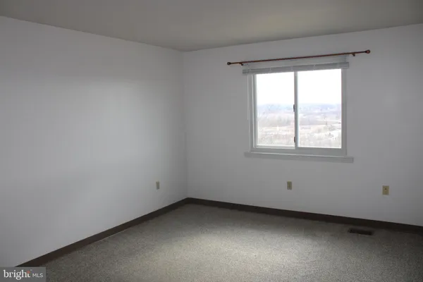 $1,595 | 2287 North Point Drive, York, PA 17406