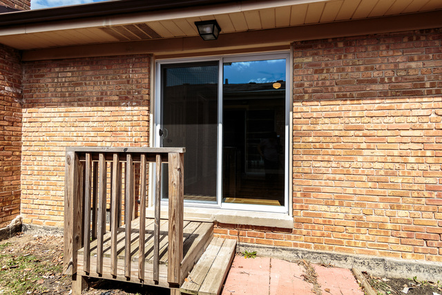 601 Highview Avenue Addison, IL 60101 - Photo 27 of 50 a view of a balcony with a door