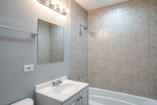 601 Highview Avenue Addison, IL 60101 - Photo 10 of 50 a bathroom with a sink toilet and shower
