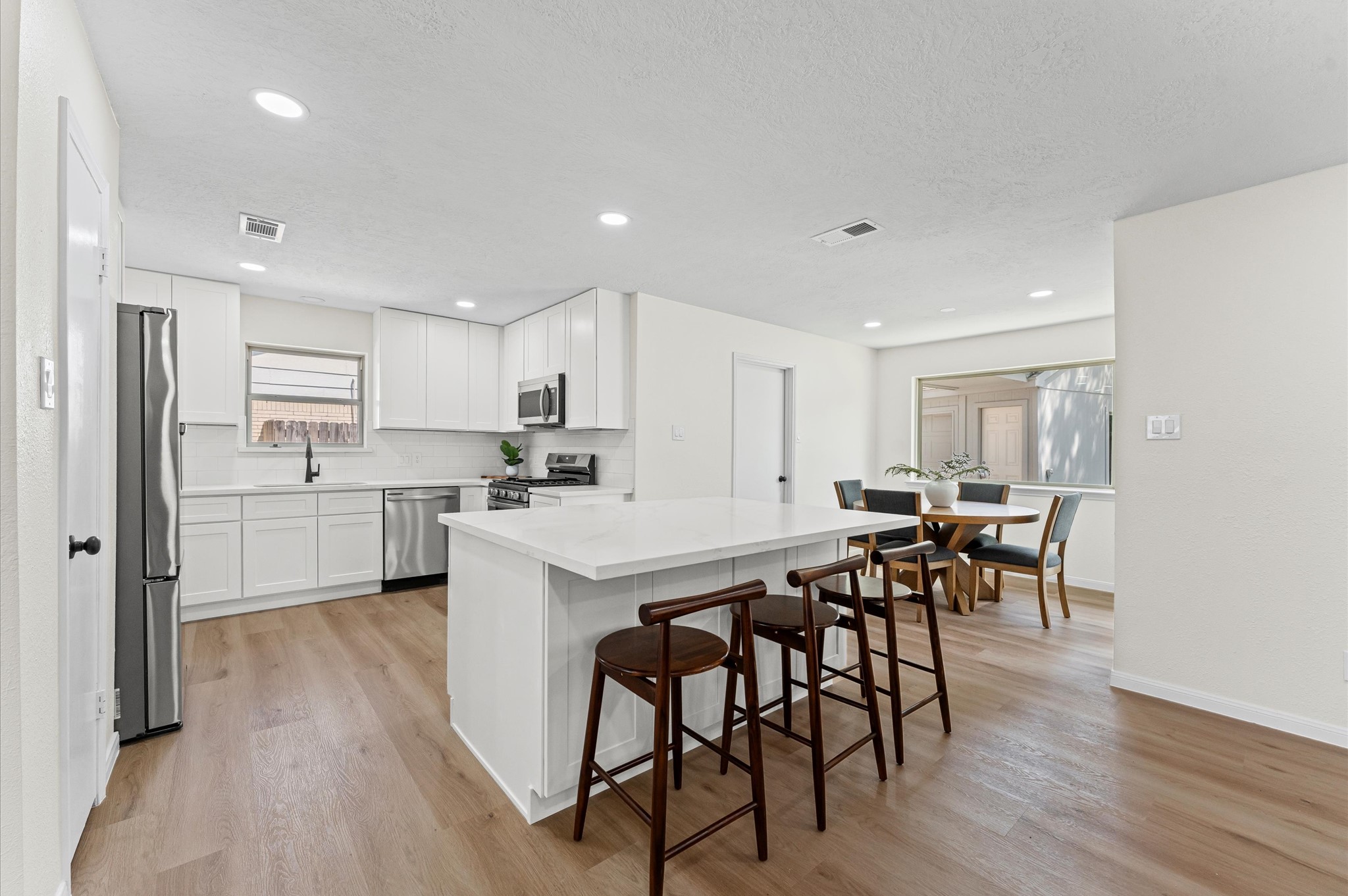 2914 Riata Lane Houston, TX 77080 - Photo 14 of 39 a kitchen with a table and chairs in it