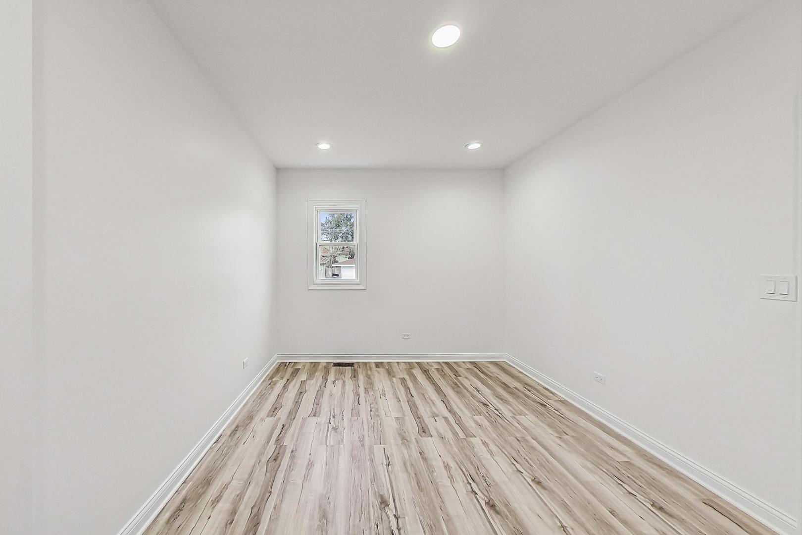 5619 South California Avenue Chicago, IL 60629 - Photo 11 of 31