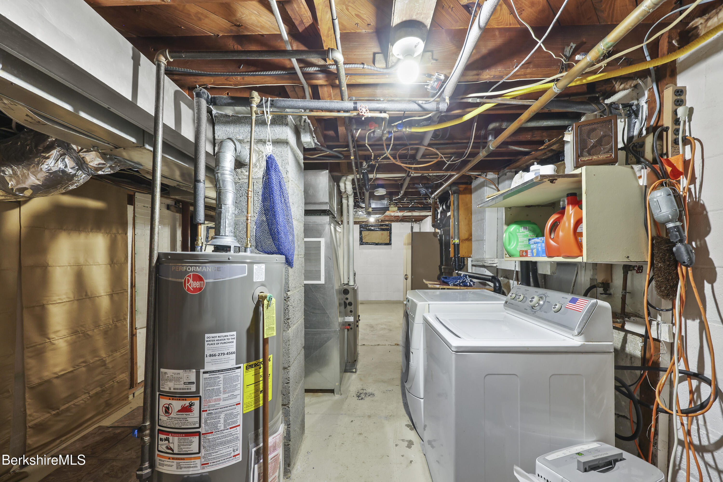 156 Draper Avenue Pittsfield, MA 01201 - Photo 22 of 32 Laundry Room
