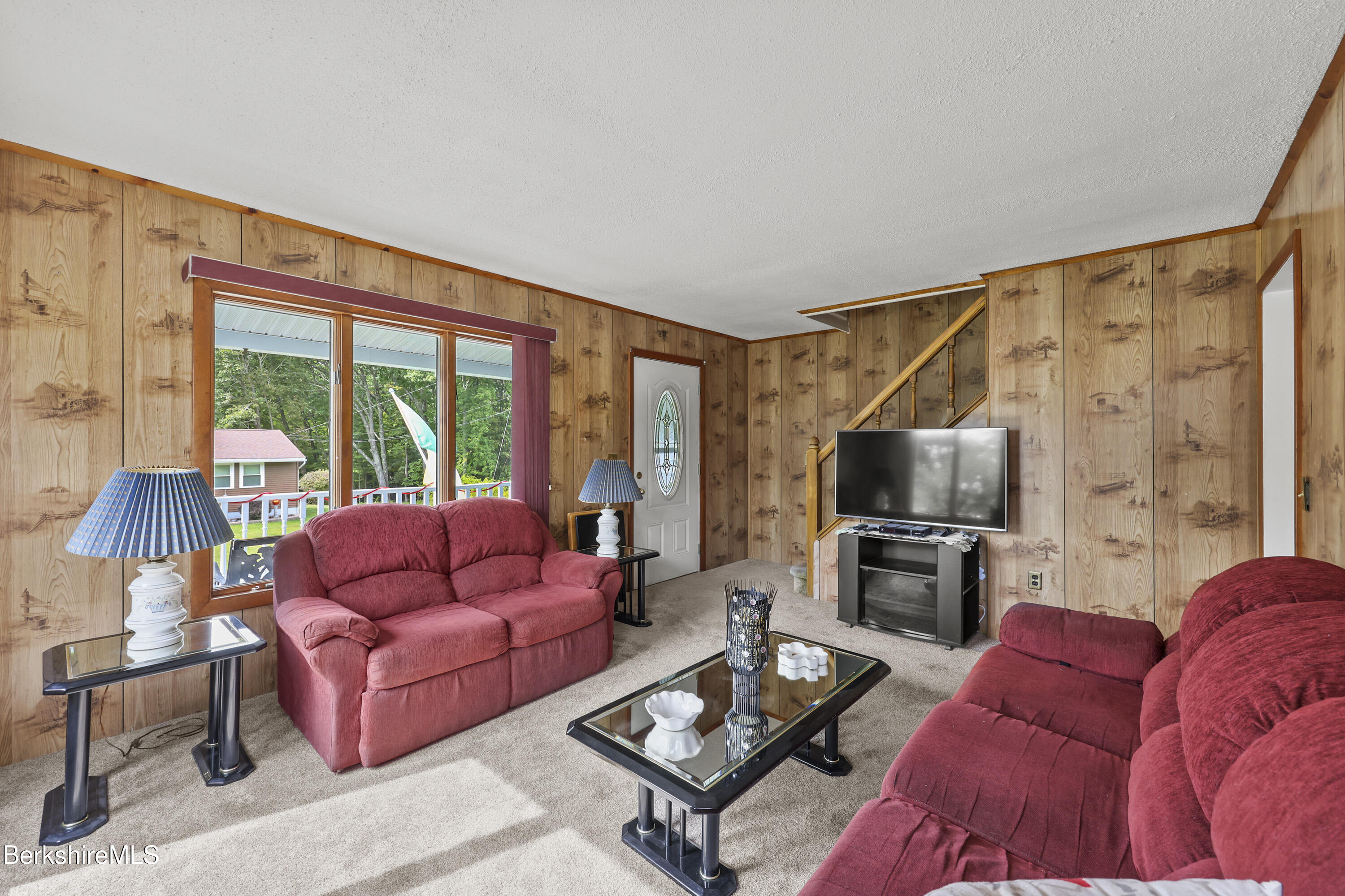 156 Draper Avenue Pittsfield, MA 01201 - Photo 4 of 32 Living Room