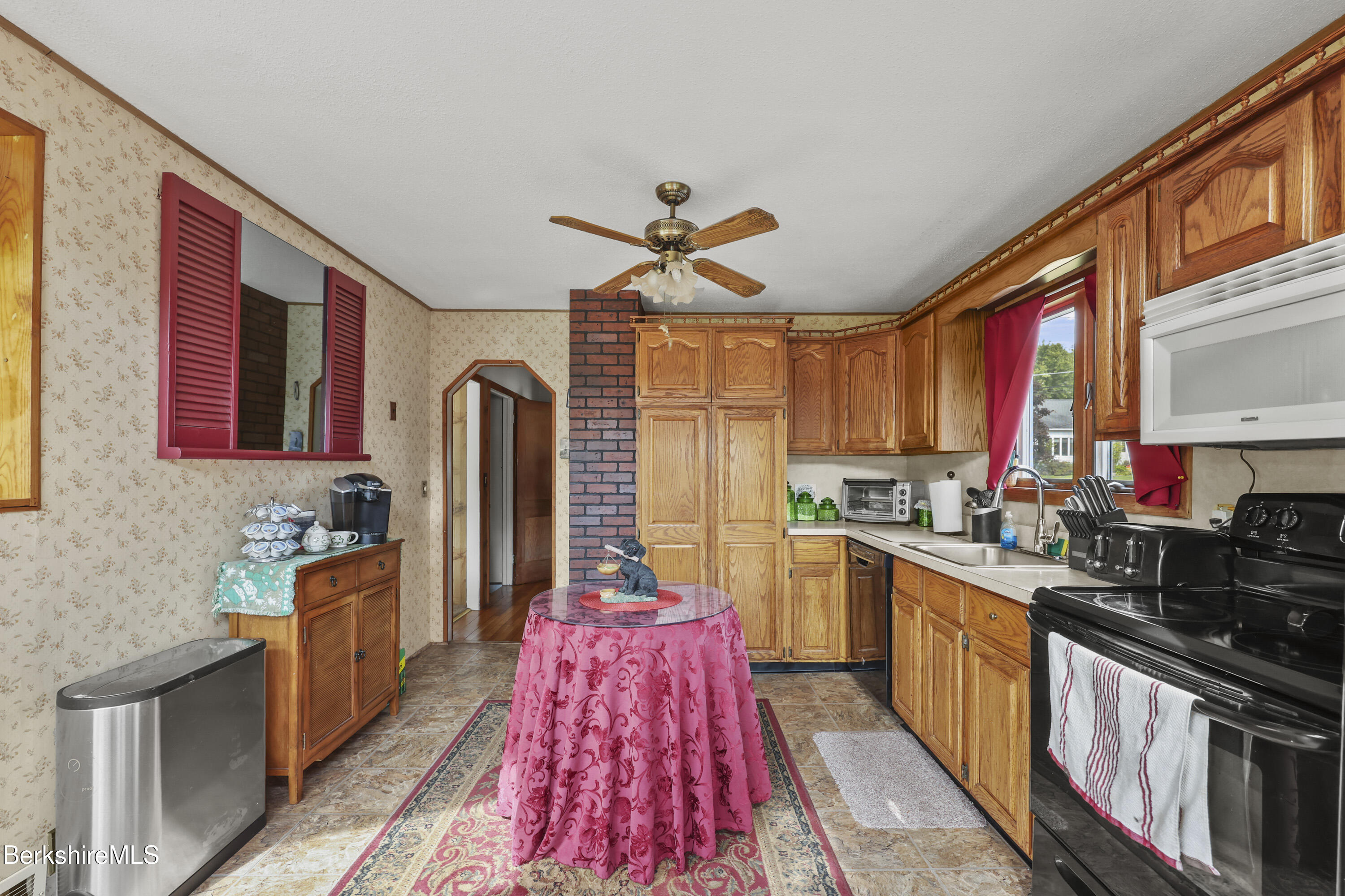 156 Draper Avenue Pittsfield, MA 01201 - Photo 6 of 32 Kitchen