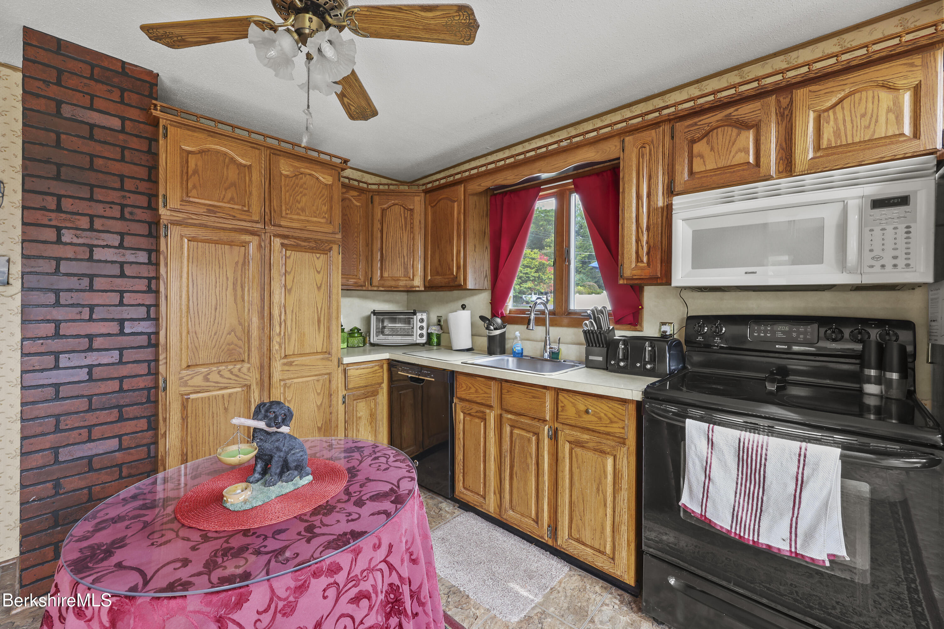 156 Draper Avenue Pittsfield, MA 01201 - Photo 7 of 32 60 Kitchen