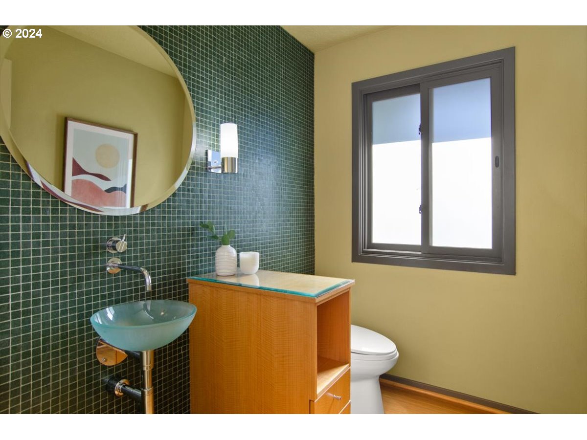 2465 Southwest 85th Court Portland, OR 97225 - Photo 25 of 40 Bathroom
