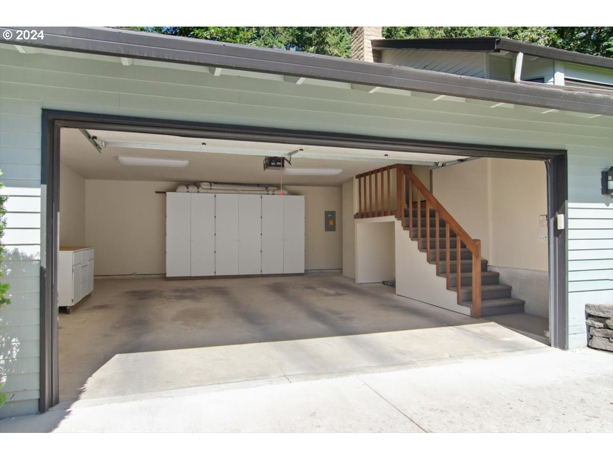 2465 Southwest 85th Court Portland, OR 97225 - Photo 30 of 40 Garage