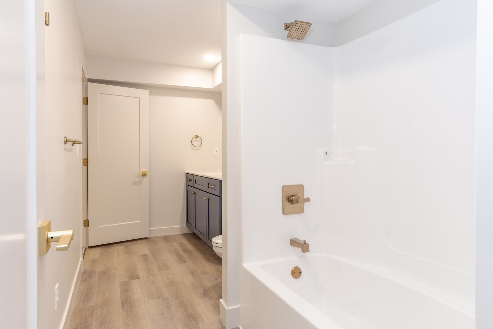 204 Stallion Way Goodfield, IL 61742 - Photo 45 of 53 a bathroom with a bathtub