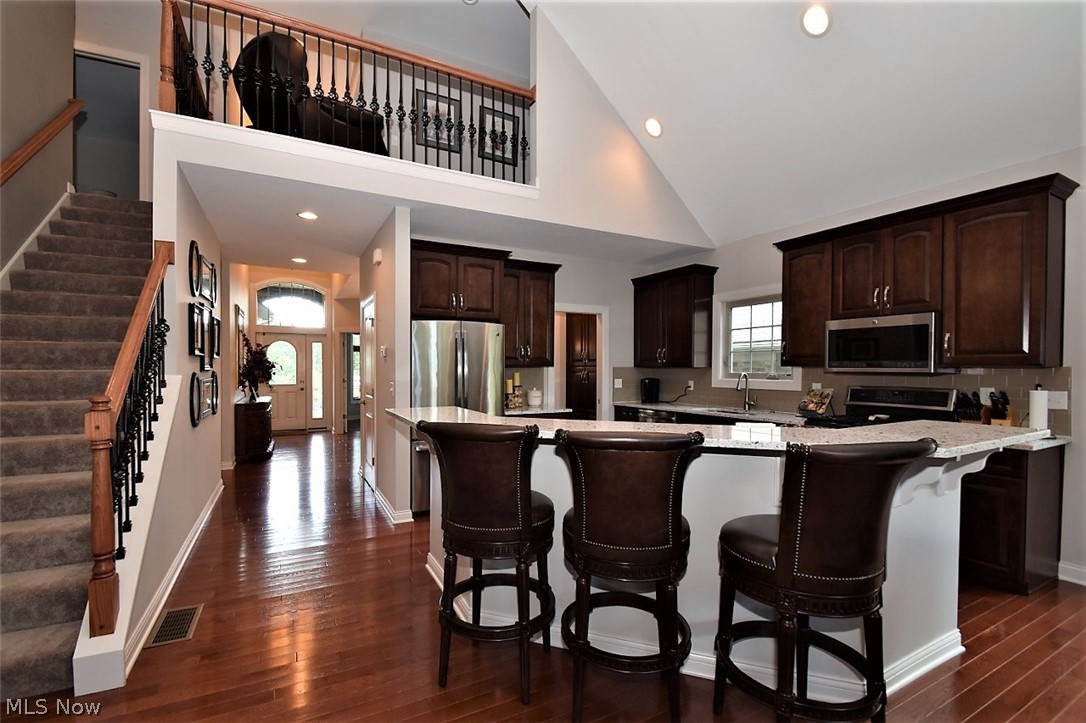 5125 River Creek Road Cleveland, OH 44124 - Photo 7 of 33