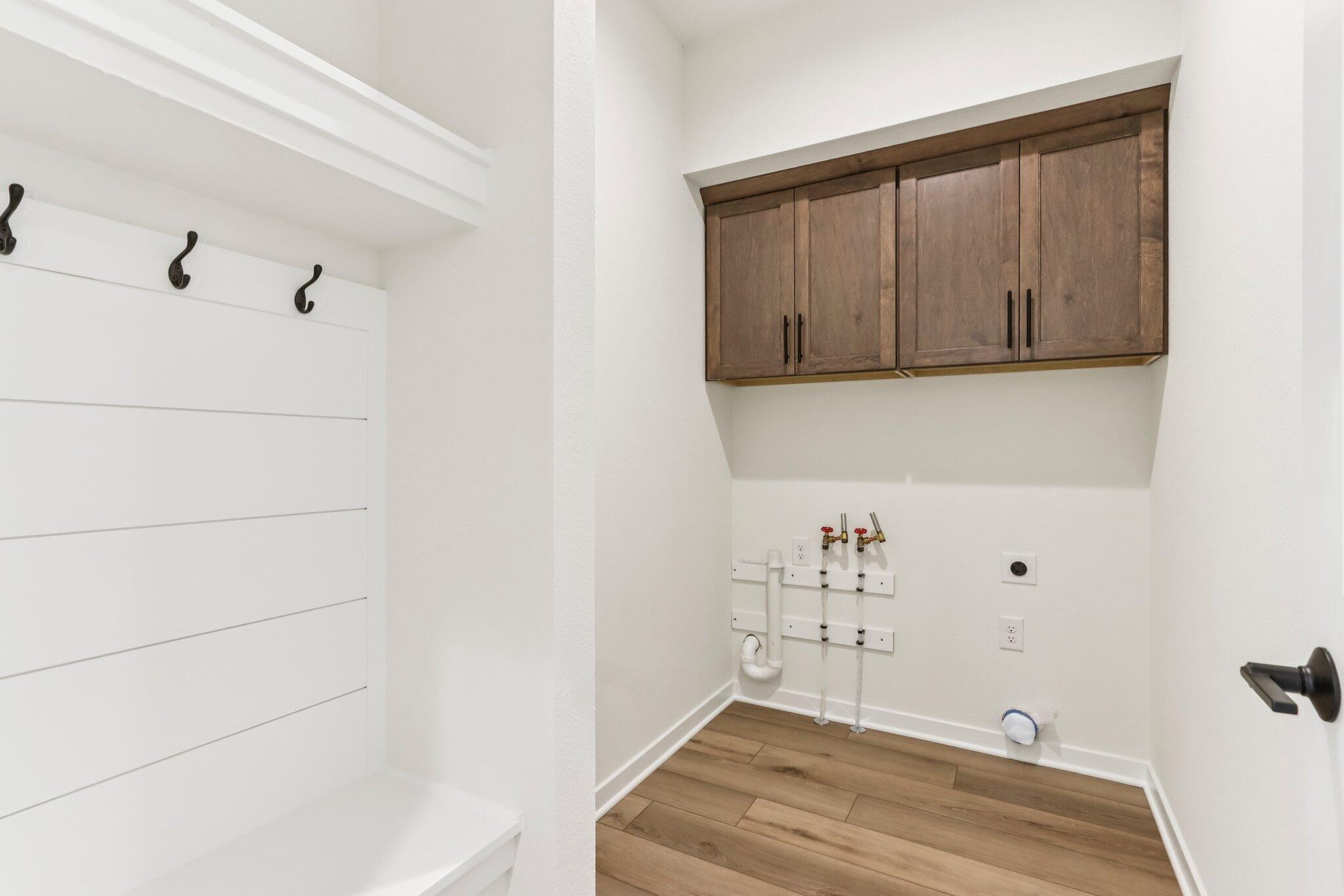 675 Mary Way Slinger, WI 53086 - Photo 7 of 30 675 Mary Way 07 Mudroom