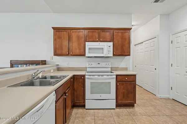 $269,900 | 8759 Parkview Oaks Circle, Olive Branch, MS 38654