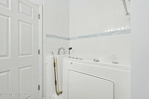 $269,900 | 8759 Parkview Oaks Circle, Olive Branch, MS 38654