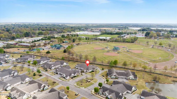 $269,900 | 8759 Parkview Oaks Circle, Olive Branch, MS 38654