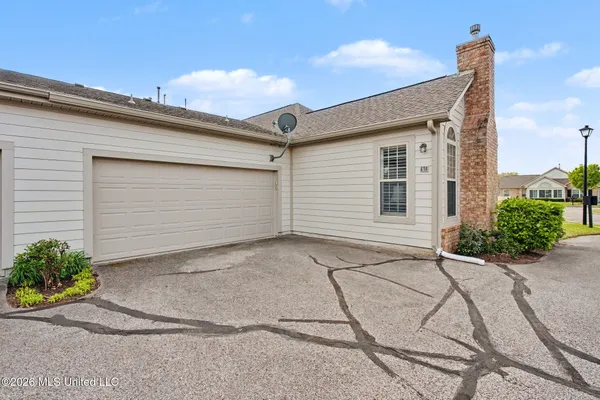 $269,900 | 8759 Parkview Oaks Circle, Olive Branch, MS 38654