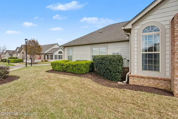 $269,900 | 8759 Parkview Oaks Circle, Olive Branch, MS 38654