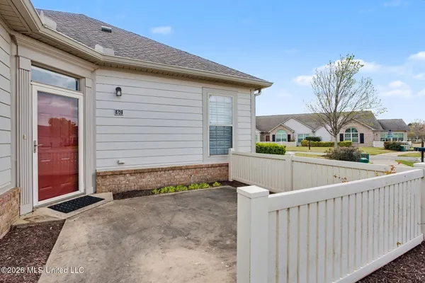 $269,900 | 8759 Parkview Oaks Circle, Olive Branch, MS 38654