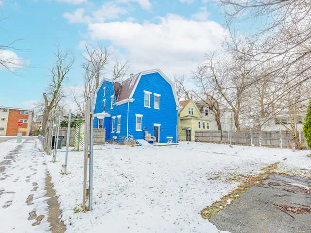 a view of a house with a snow in front of it