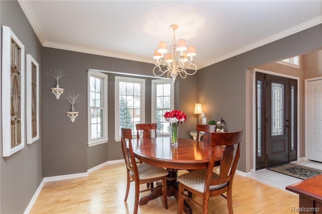 920 Ridgeview Circle Lake Orion, MI 48362 - Photo 3 of 23 9.jpg