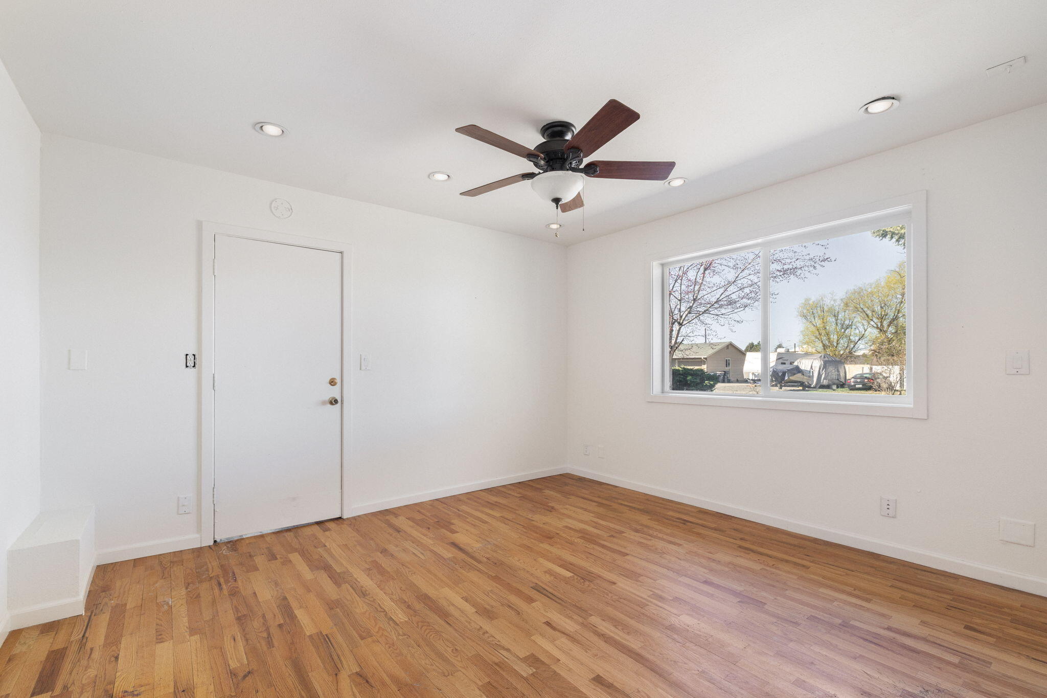 1830 Southwest 16th Street Redmond, OR 97756 - Photo 14 of 31 Dry Sky - 1830 SW 16th St (15 of 30)