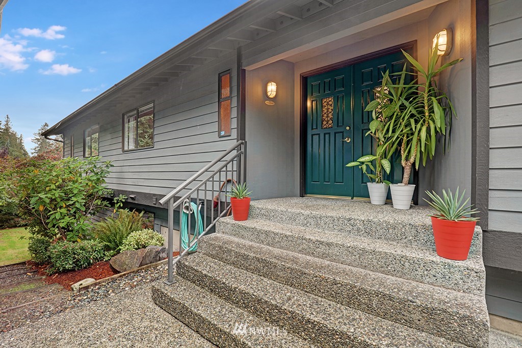 8400 Frederick Place Edmonds, WA 98026 - Photo 2 of 25 Gallery Image 2