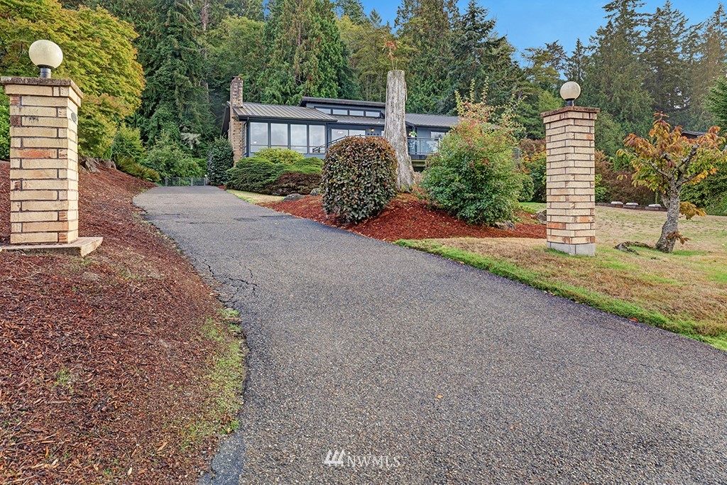 8400 Frederick Place Edmonds, WA 98026 - Photo 3 of 25 Gallery Image 3
