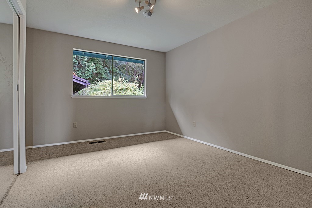 8400 Frederick Place Edmonds, WA 98026 - Photo 21 of 25 Gallery Image 21