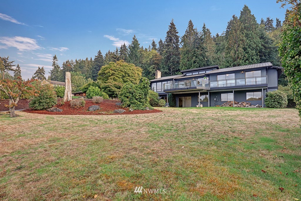 8400 Frederick Place Edmonds, WA 98026 - Photo 4 of 25 Gallery Image 4
