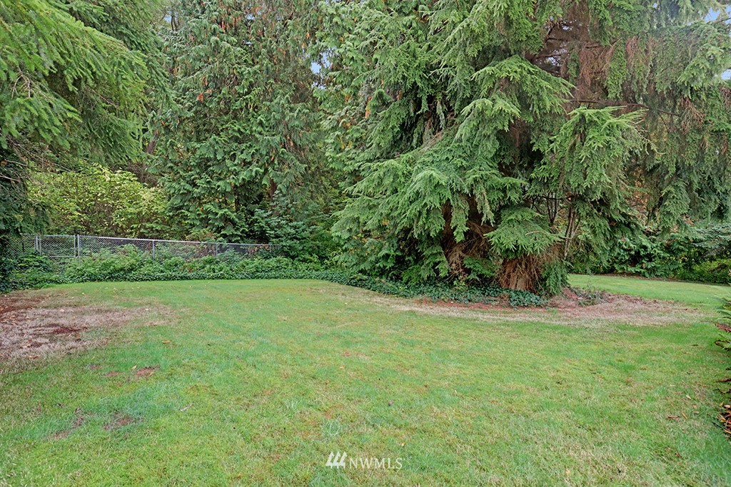 8400 Frederick Place Edmonds, WA 98026 - Photo 5 of 25 Gallery Image 5