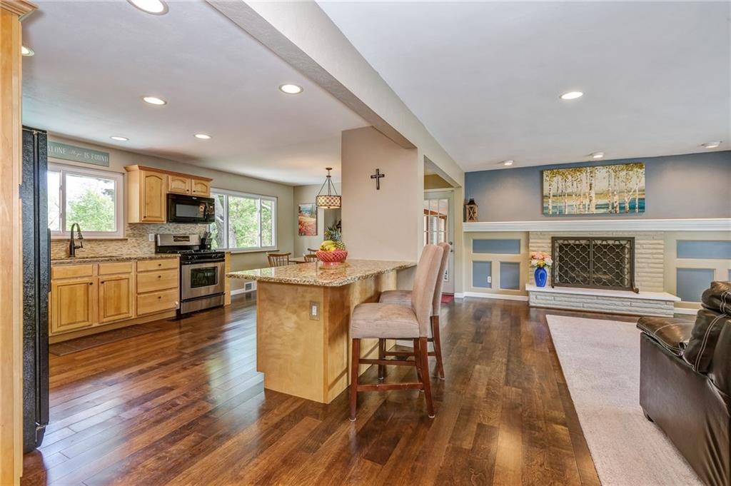 Open concept Kitchen, Dining and Living Rooms!