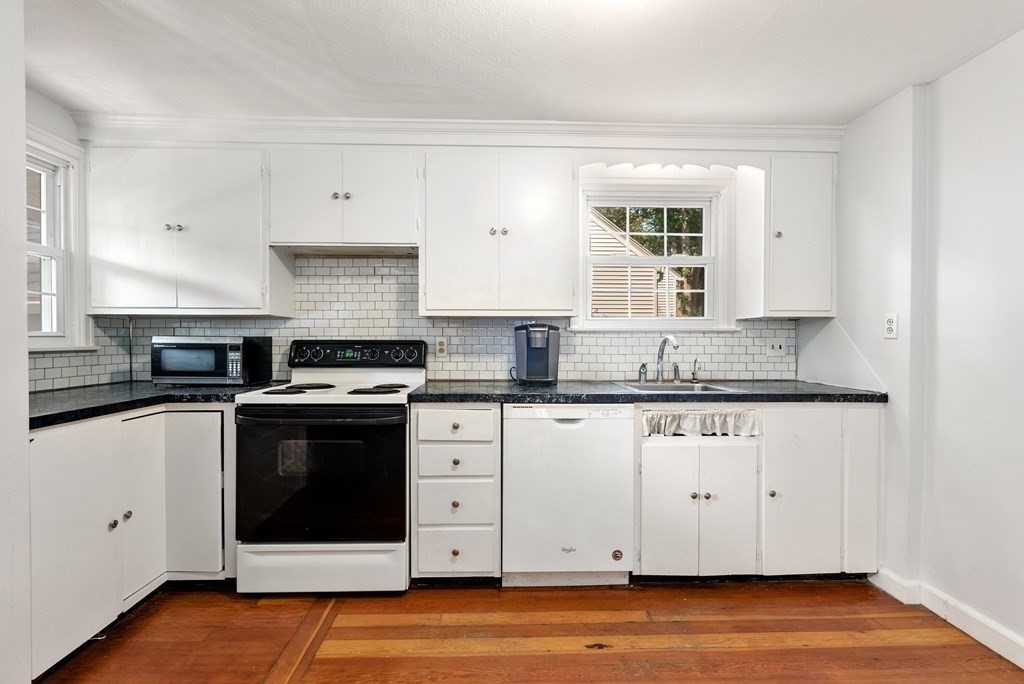 250 Burbank Road Longmeadow, MA 01106 - Photo 4 of 34 Gallery Image 4