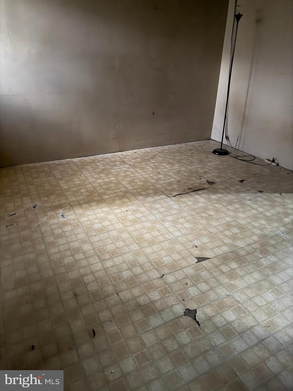 3726 Greenvale Road Baltimore, MD 21229 - Photo 2 of 19 Gallery Image 2