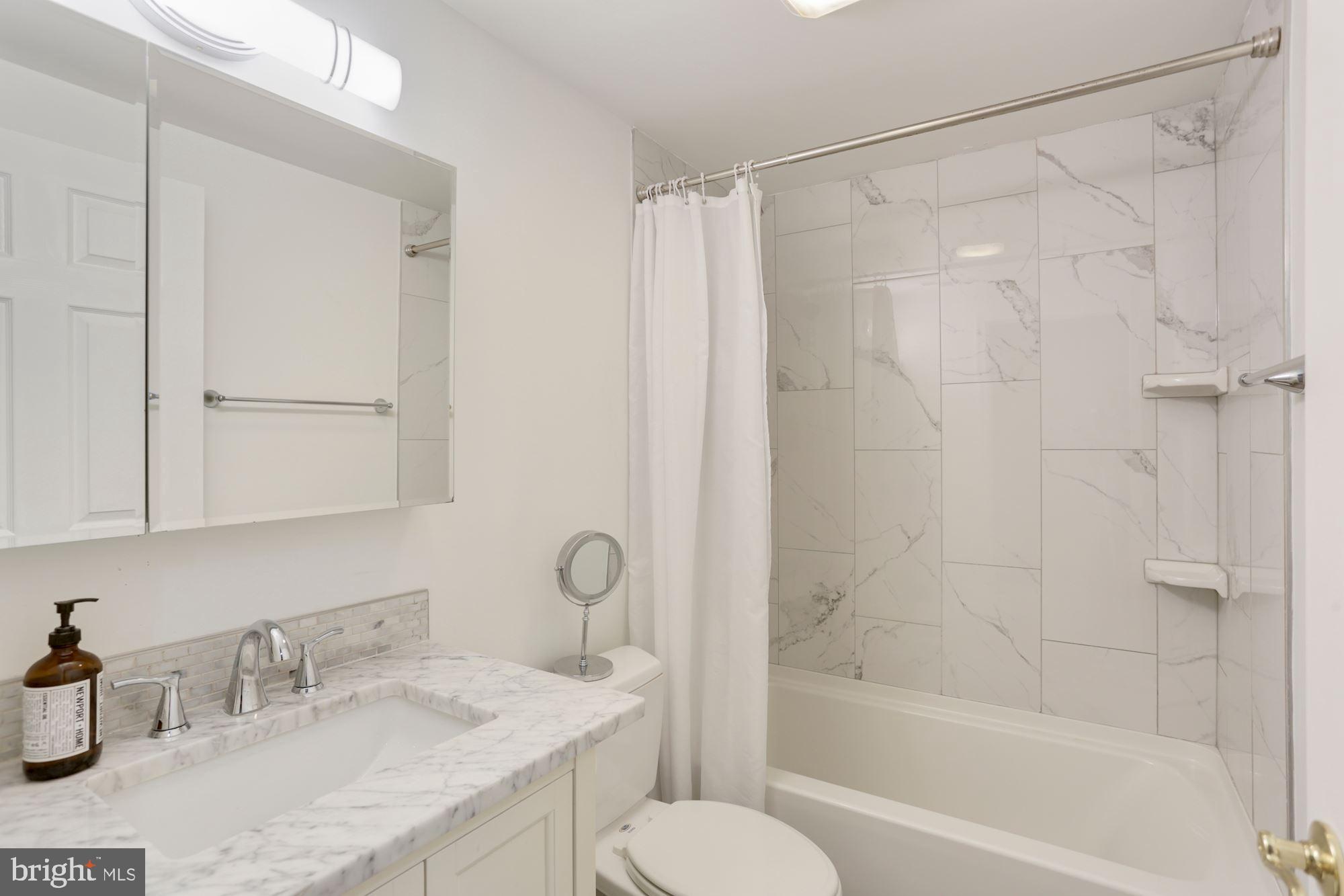 12264 Turkey Wing Court Reston, VA 20191 - Photo 12 of 33 Secondary upper level bathroom