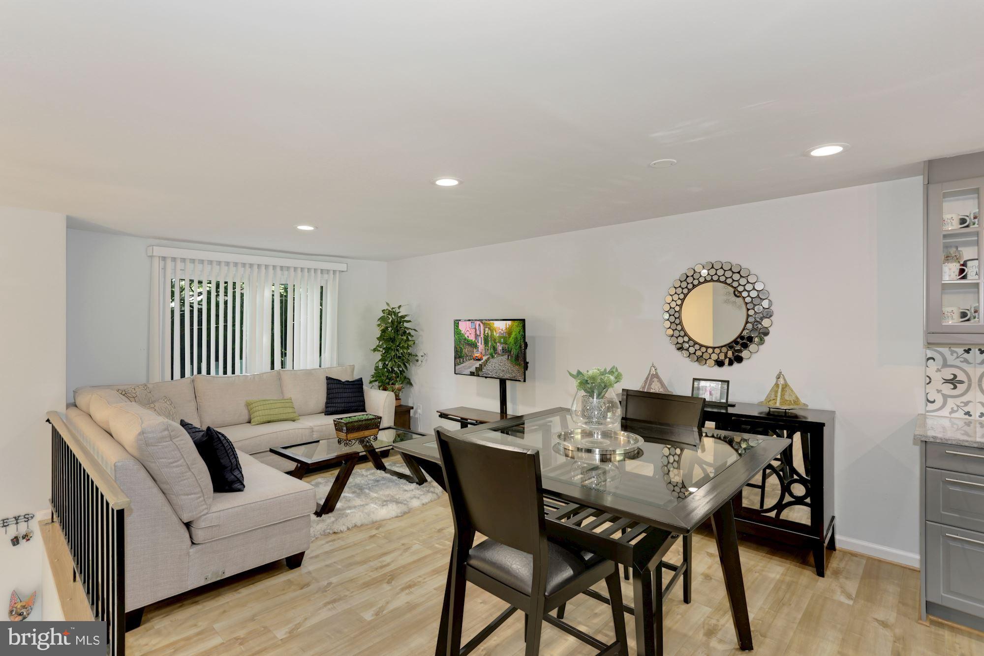 12264 Turkey Wing Court Reston, VA 20191 - Photo 3 of 33 Dining family room combo