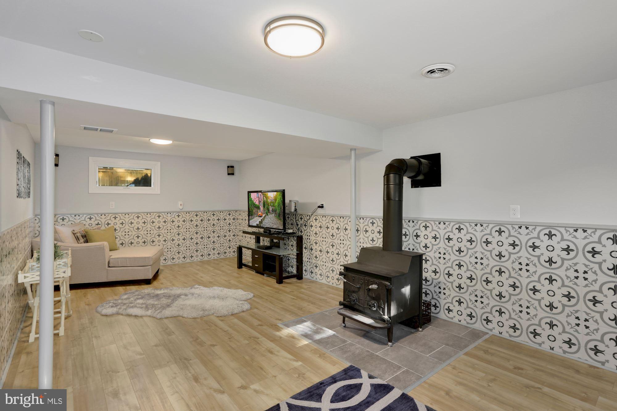 12264 Turkey Wing Court Reston, VA 20191 - Photo 22 of 33 Specious Rec room