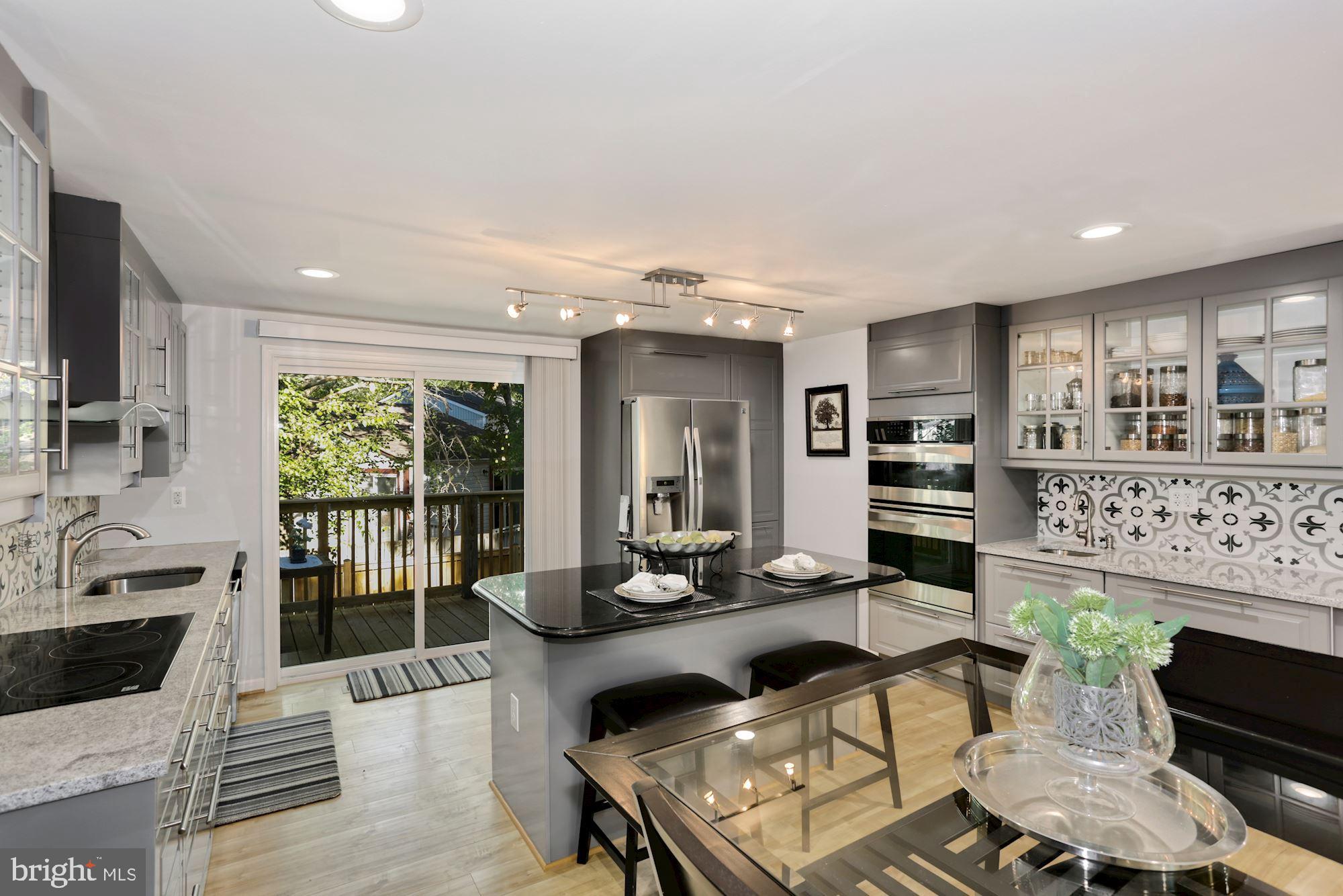 12264 Turkey Wing Court Reston, VA 20191 - Photo 10 of 33 Deck of kitchen
