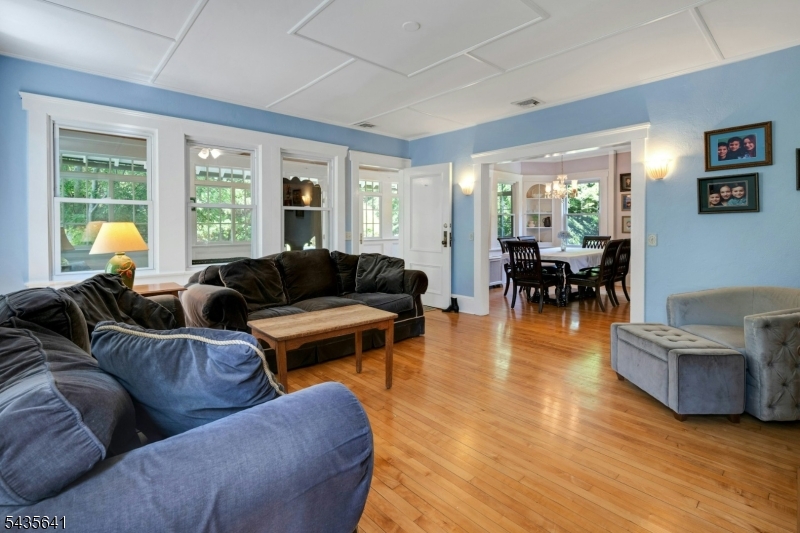 331 Chestnut Street Stirling, NJ 07980 - Photo 4 of 38