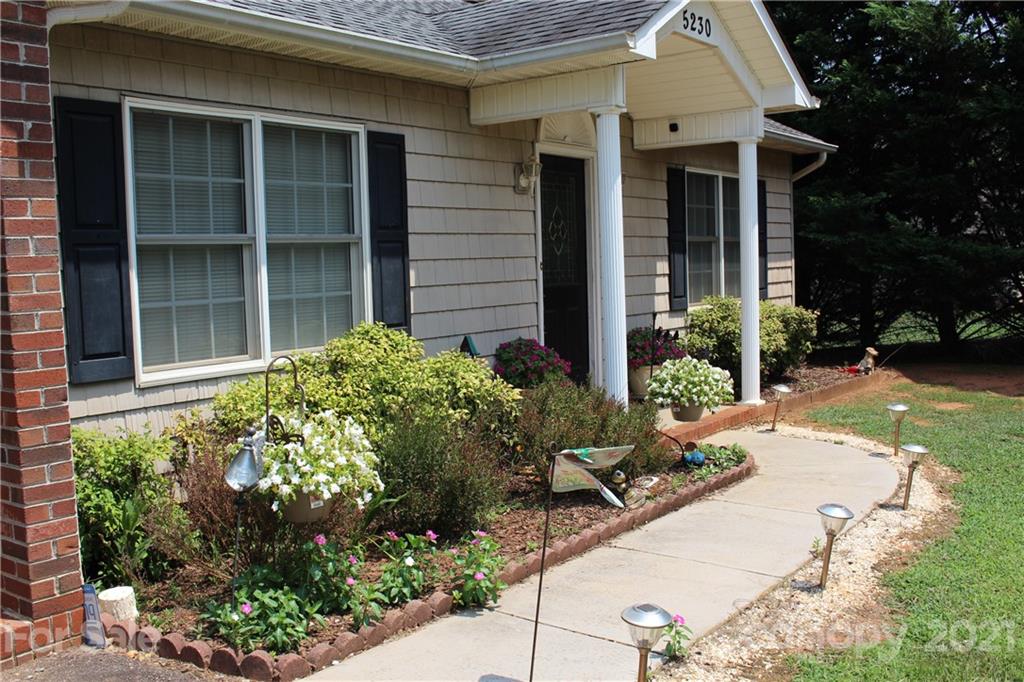 5230 Harris Farm Road Hickory, NC 28602 - Photo 2 of 42 Gallery Image 2