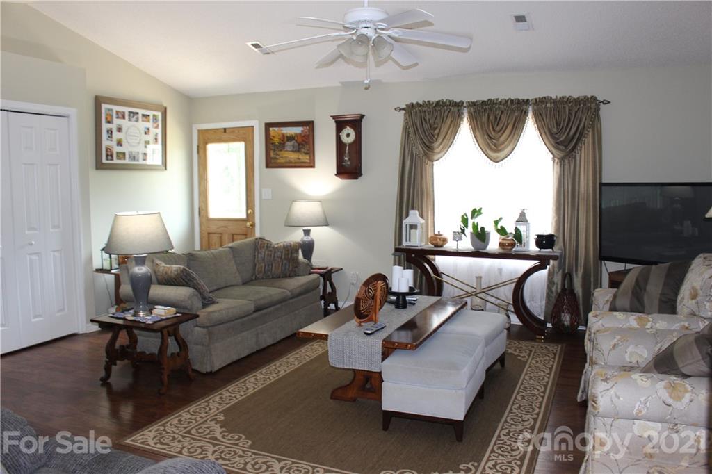 5230 Harris Farm Road Hickory, NC 28602 - Photo 3 of 42 Gallery Image 3