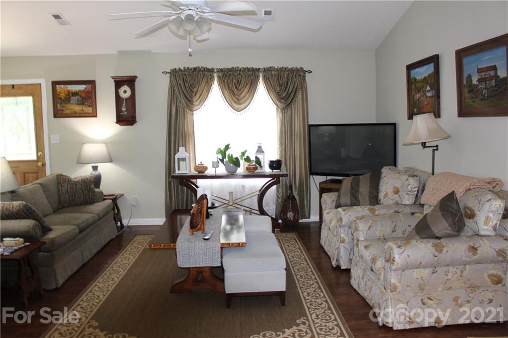 5230 Harris Farm Road Hickory, NC 28602 - Photo 5 of 42 Gallery Image 5