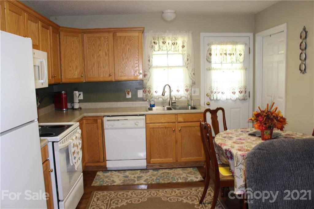 5230 Harris Farm Road Hickory, NC 28602 - Photo 6 of 42 Gallery Image 6