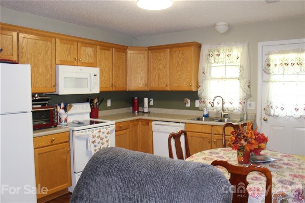 5230 Harris Farm Road Hickory, NC 28602 - Photo 8 of 42 Gallery Image 8