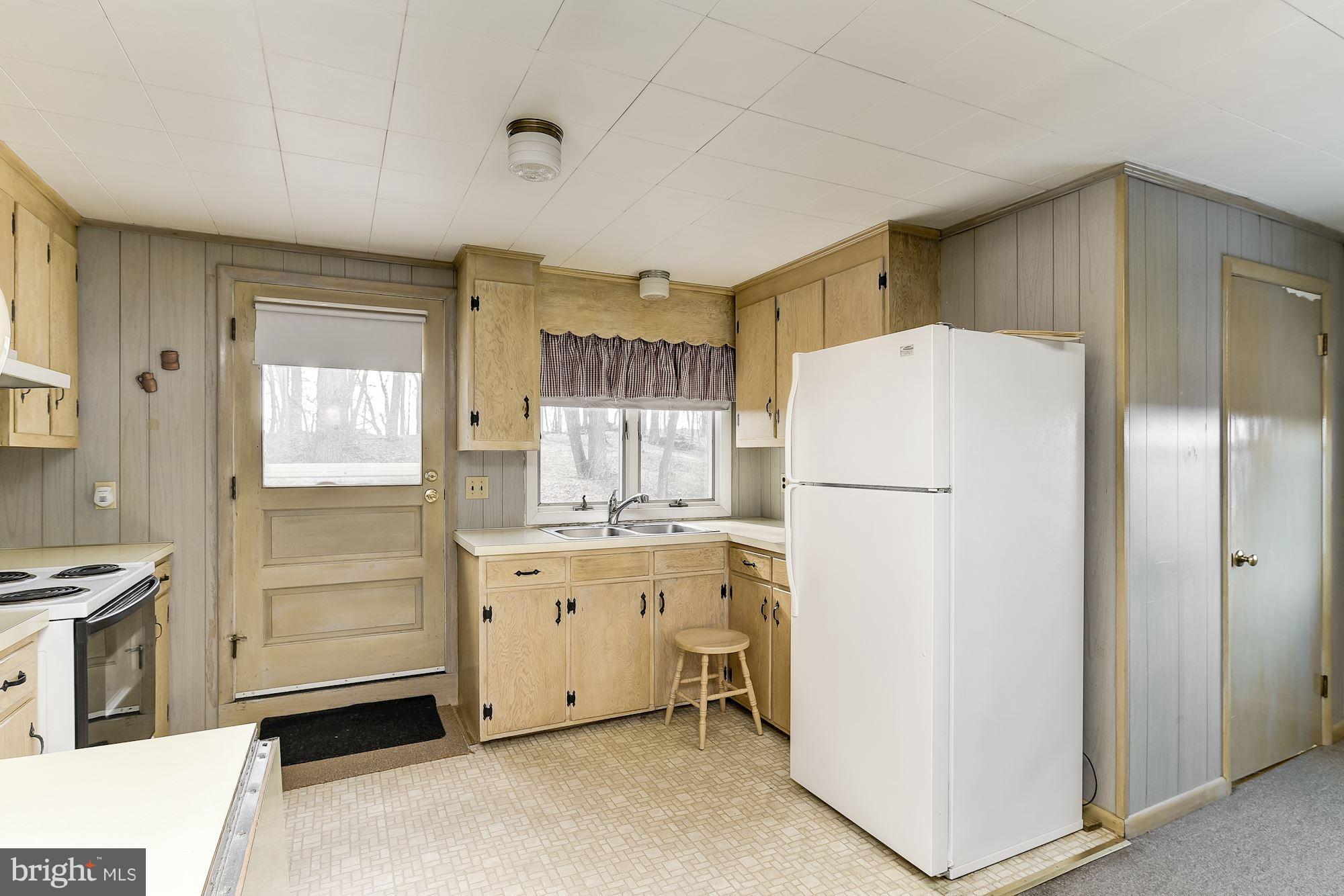 1205 Old Manchester Road Westminster, MD 21157 - Photo 17 of 28 Kitchenette