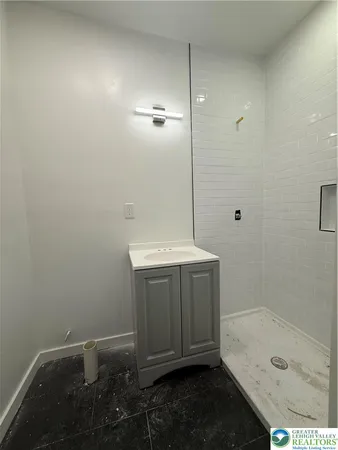 $2,500 | 729 3rd Street, Catasauqua, PA 18032