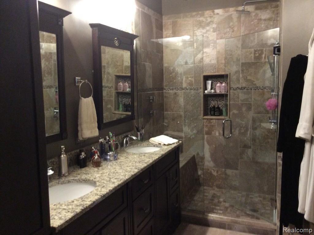 1210 Valley Circle, Unit 10 Rochester, MI 48309 - Photo 7 of 11 photo 2.jpg