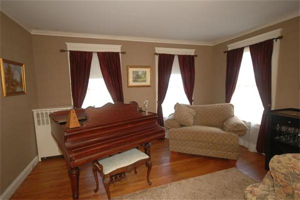 54 Raven Road Lowell, MA 01852 - Photo 11 of 30 Gallery Image 11